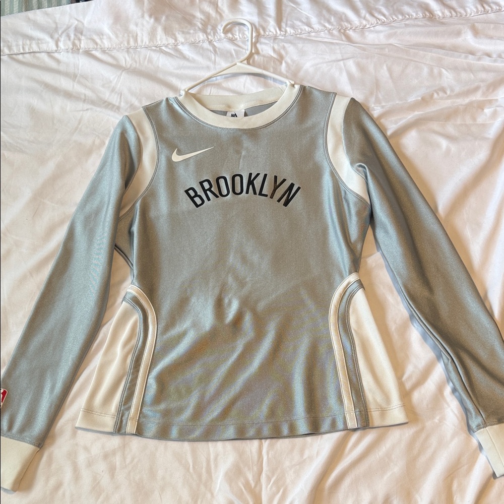 Nike Brooklyn Gray and White Long Sleeve Top